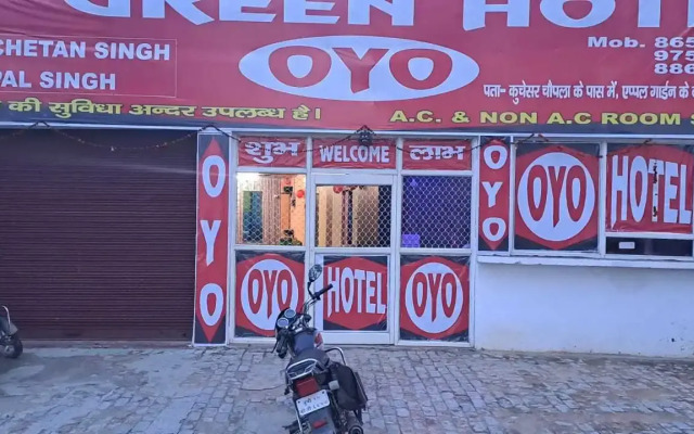 OYO 92428 New Green Hotel