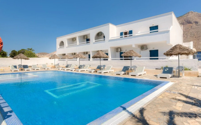 Andreas Studio Perissa in Santorini