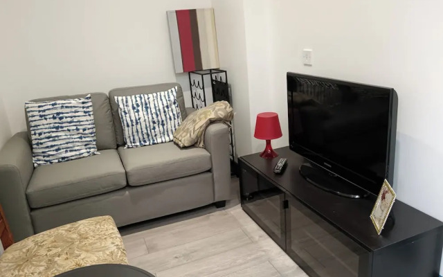 High Wycombe - 1bed Apartment - Sleeps 3 - Parking