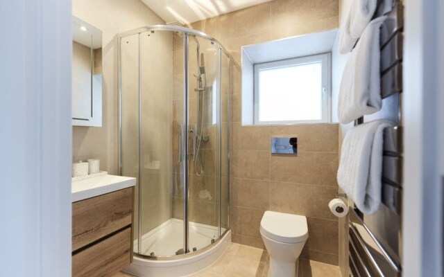 The Wembley Park Retreat - Modern 2bdr Flat With Balcony