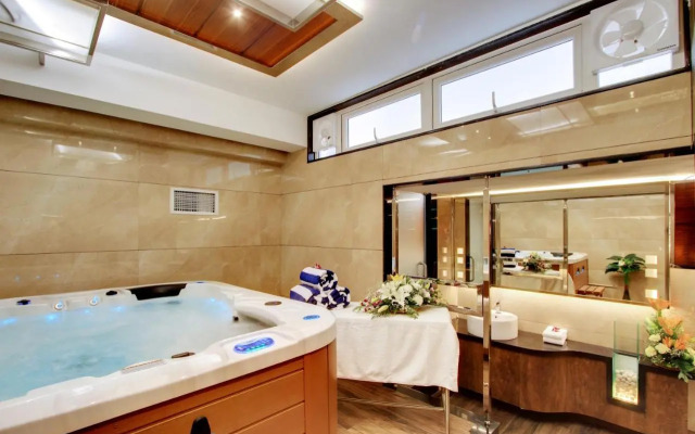 White Castle  (Boutique Apartment Hotel)