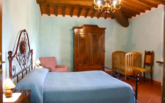 Stunning private villa with private pool, WIFI, TV, pets allowed and parking, close to Montepulc