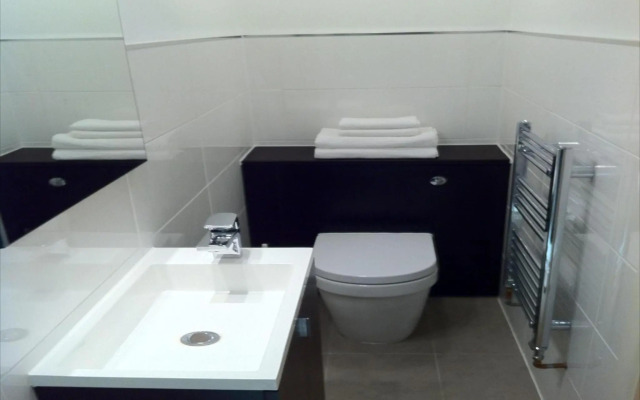 Lyall Apartment Hotel