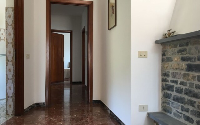 Valley View Apartment in Ameglia near Historical Center with Garden