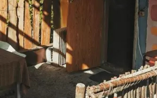 Rossi Rest House By The River