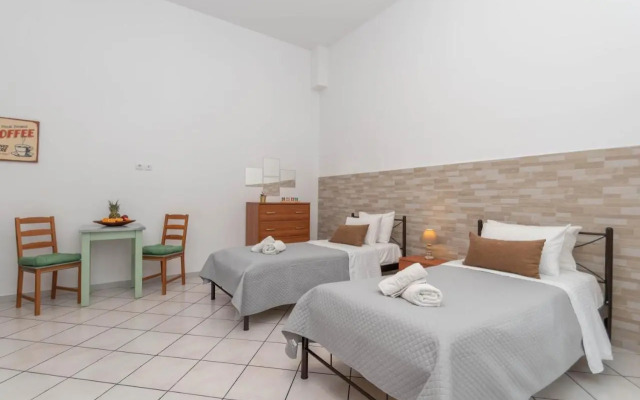 Dora's Apartments