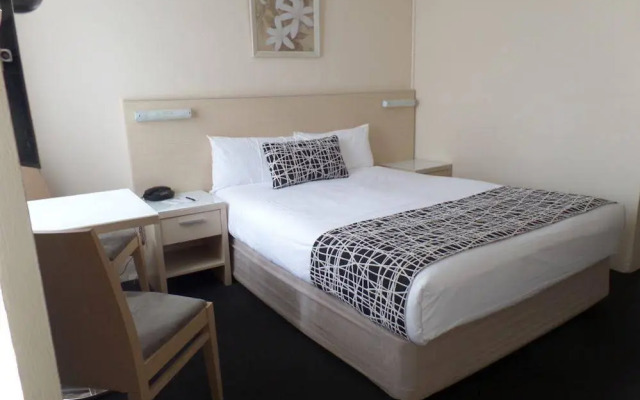 Best Western - Philip Lodge Motel