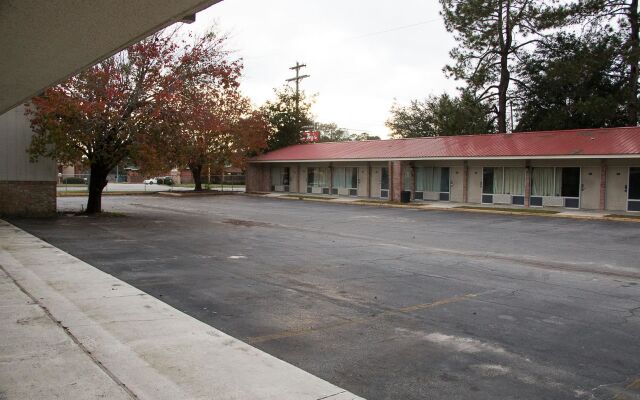 Cocomo Inn and Suites