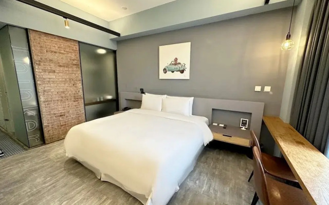 Thinker Hotel