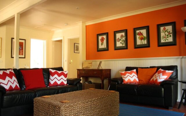 Merrimeet Cottages