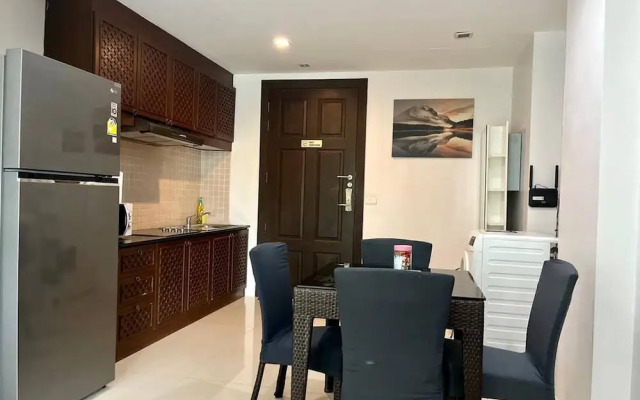 "6/37 2 Bedroom/2baths 1 km Walking to Patong Beach"