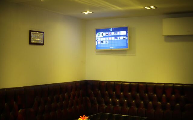 Exhibition Court Hotel 4