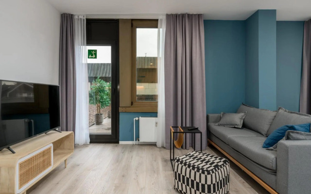 BRIGHT: Stylish & Central - Kitchen - Netflix