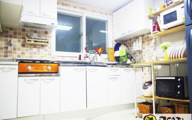 GDJ Guesthouse - Hostel