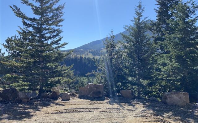 Two Bears Inn Bed & Breakfast