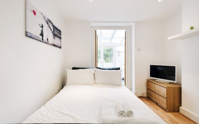 London New Apartment With Private Garden