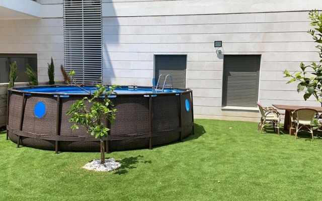 Deluxe Apartment with Private GardenArea
