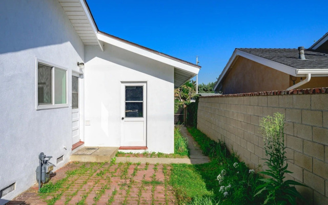 Cozy Family Retreat With Fireplace Spacious Yard