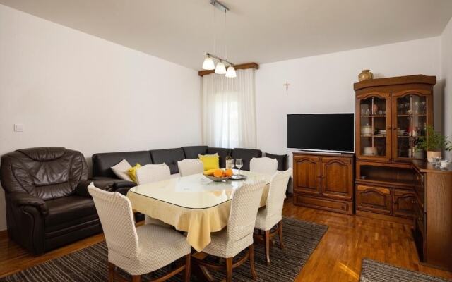 Coastal Comfort Apartment