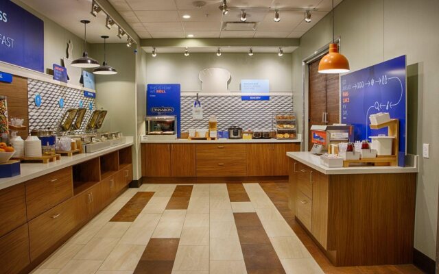 Holiday Inn Express & Suites Detroit Northwest - Livonia by IHG