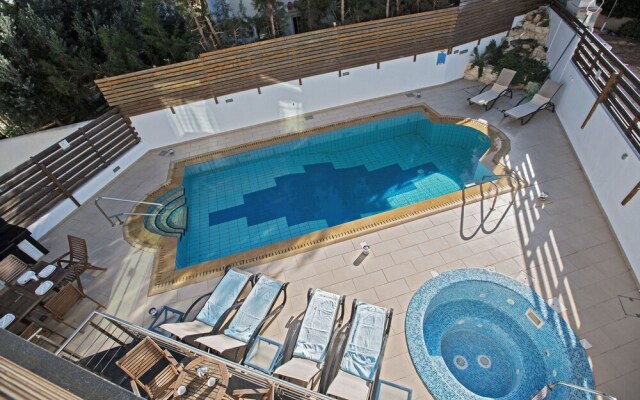 Cyprus Villa Mesogios 02 Gold