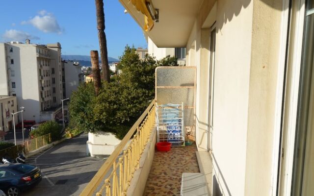 Period Apartment 5 Persons With Sea View And Parking In Port Of Nice