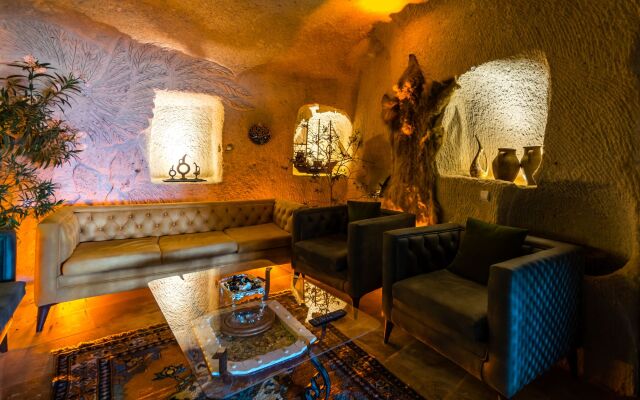 Elite Cave Suites