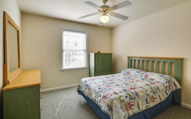 Walk to Beach: Wildwood Apt w/ Balcony!