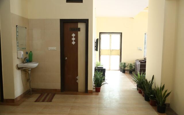 OYO 8240 Maan Residency