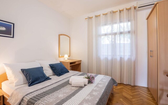 Beautiful Home in Lokva Rogoznica With Wifi and 4 Bedrooms