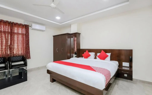 OYO 17106 Hotel Royal