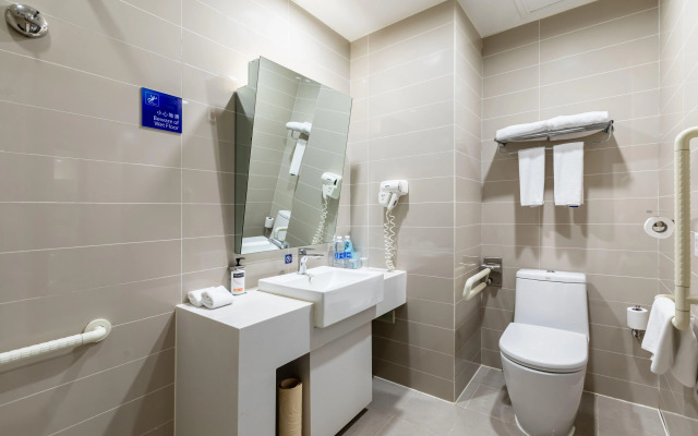 Holiday Inn Express Shenyang North Station by IHG