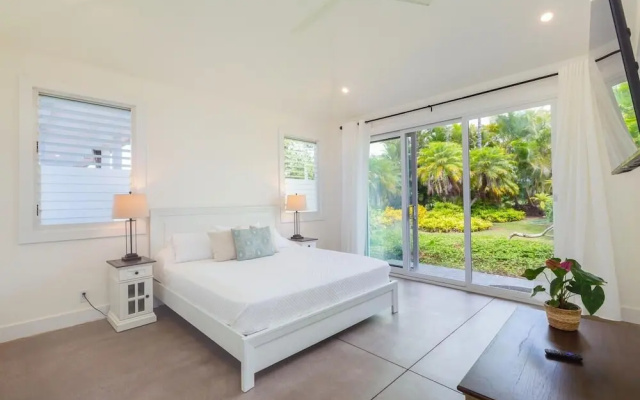 Kauai Tradewinds 4 Bedroom Home by RedAwning