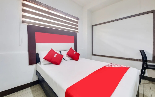 OYO 895 Golden Majestic Pension Inn