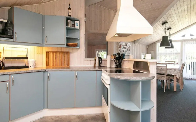 6 Person Holiday Home in Vaeggerlose