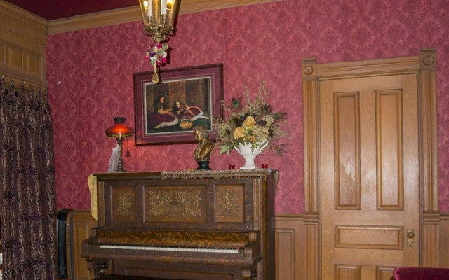 Alexander Mansion Bed and Breakfast