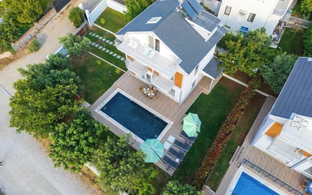 Ölüdeniz Plajına Yakın 3 Yatak Odalı Villa