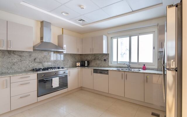 Lavish 3BR With Study in Downtown Dubai