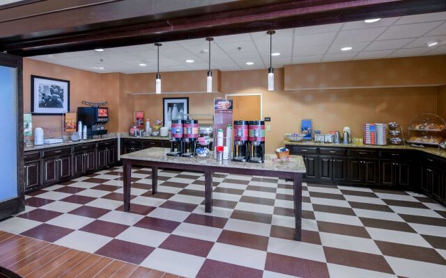 Hampton Inn & Suites Augusta West