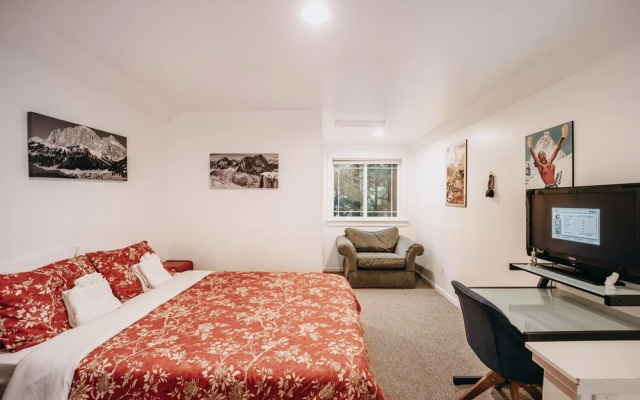 Mt Baker Lodging's Cabin #1 - With Wifi, Hot Tub, Pet Friendly