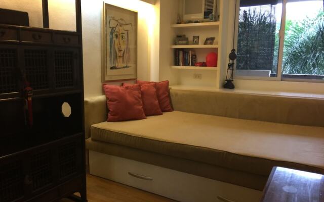 jKSUITES Manila Condos