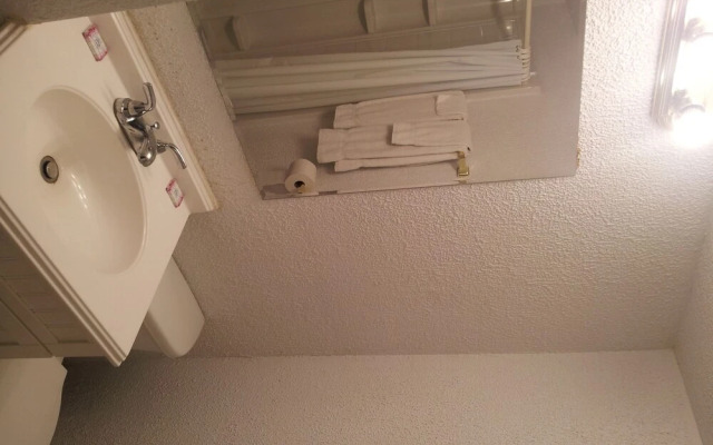 Hi-View Motel