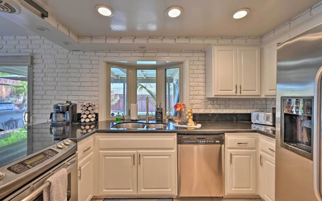 Modern Oceanside Home w/ Pool & Putting Green