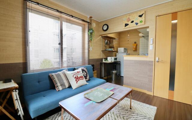 Jeunesse Court Room105