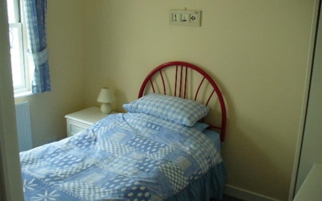 Serene Holiday Home in Hove With Garden