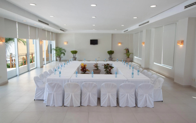 Las Flores Beach Resort