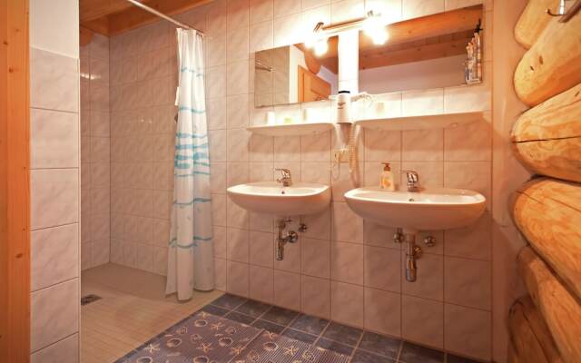 Cozy Chalet in Fusch an der Großglocknerstraße With Sauna