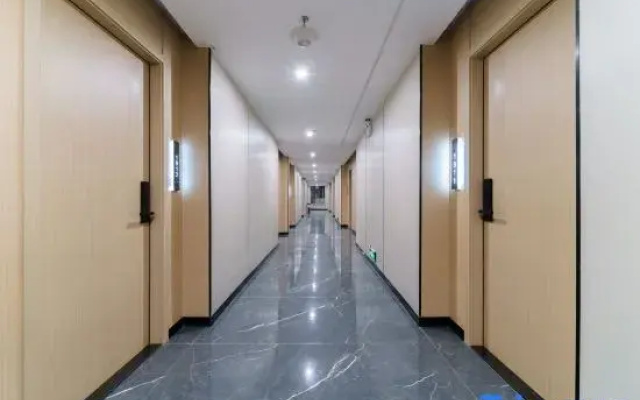 Qian'an Light Luxury hotel (Puning International Commodity City Branch)