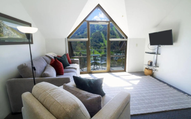 Lantern 1 Bedroom Balcony with Panoramic Alpine View