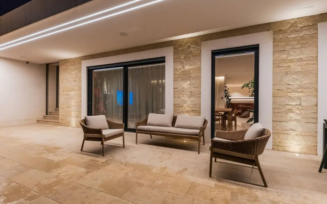 Jerina Mansion 6BR Villa With Private Pool